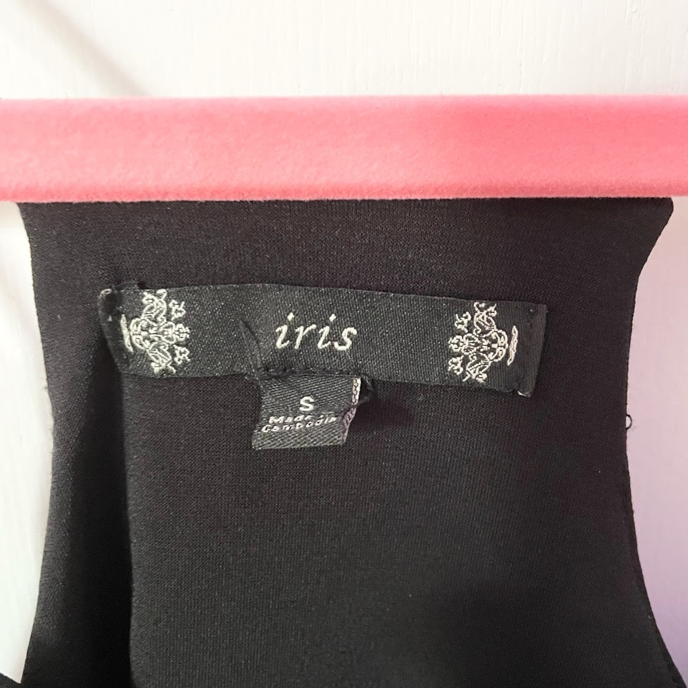 🖤BLACK CAMI TOP🖤 - Picture 3 of 3